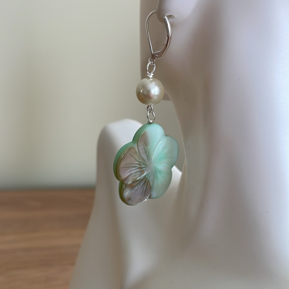 HAND CRAFTED MOTHER OF PEARL FLORAL SHELL EARRINGS Mint Green Cream Faux Pearls - Picture 9 of 16